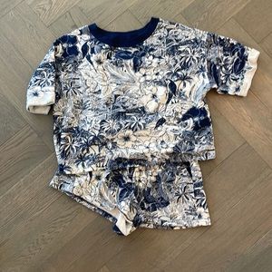 Old navy matching lightweight terry shorts and top.Barely worn.S top/XS bottoms